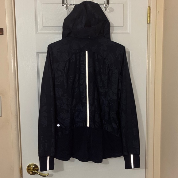 Women's LULULEMON KEEP IT UP JACKET LACEOFLAGE EMBOSSED INKWELL ACTIVE 12 HOODIE - Picture 10 of 17
